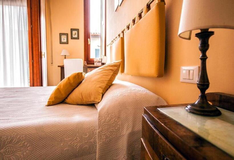 اتاق استاندارد سه نفره, A Teatro