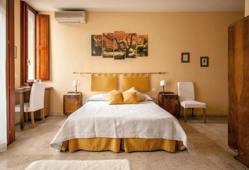 اتاق استاندارد سه نفره, A Teatro