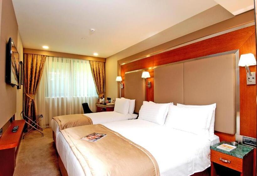 اتاق کلاسیک سه تخته, Dosso Dossi Hotels Old City