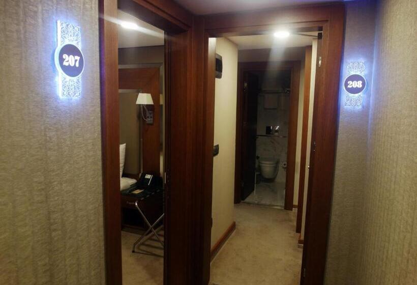 آپارتمان یک خوابه با دری مشترک که هال را جدا می کند., Dosso Dossi Hotels Old City