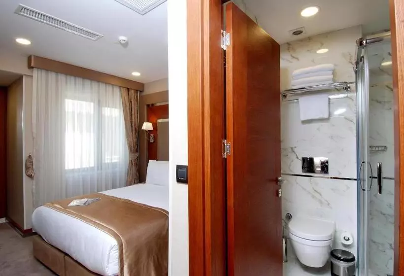 آپارتمان یک خوابه با دری مشترک که هال را جدا می کند., Dosso Dossi Hotels Old City