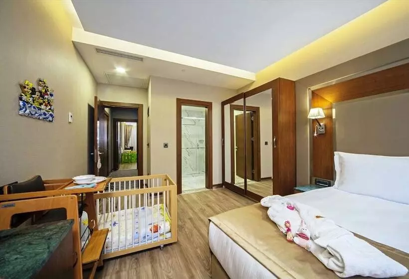 سوییت خانوادگی, Dosso Dossi Hotels Old City