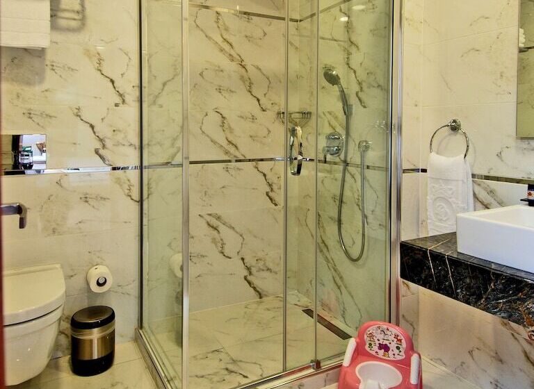 سوییت خانوادگی, Dosso Dossi Hotels Old City