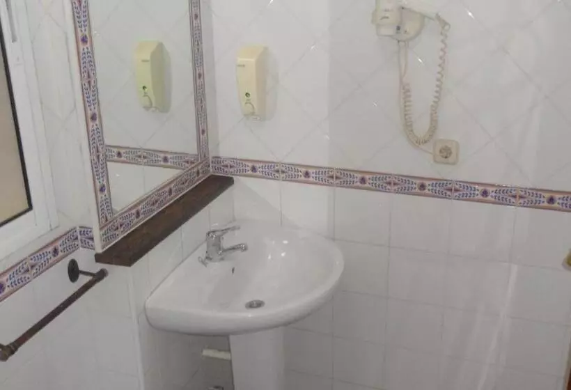 اتاق استاندارد سه نفره, Hostal Suárez