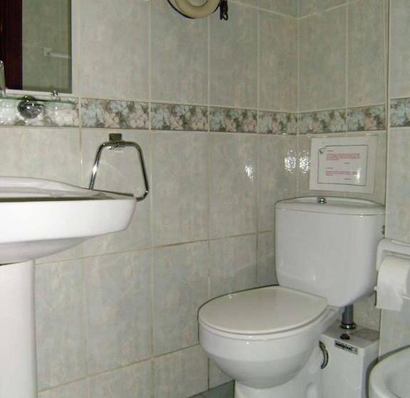 اتاق استاندارد سه نفره, Hostal Suárez