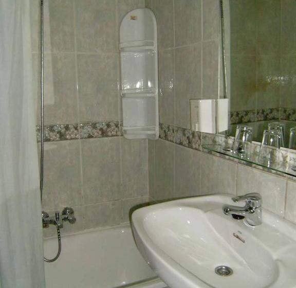 اتاق استاندارد سه نفره, Hostal Suárez