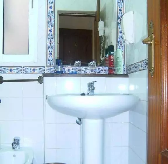 اتاق استاندارد سه نفره, Hostal Suárez