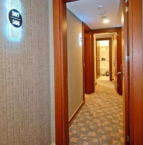 آپارتمان یک خوابه با دری مشترک که هال را جدا می کند., Dosso Dossi Hotels Old City