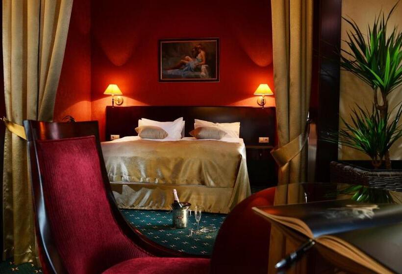 سوییت لوکس, Europa