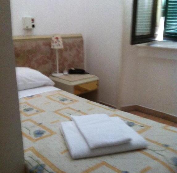 חדר סטנדרט יחיד, Gambara