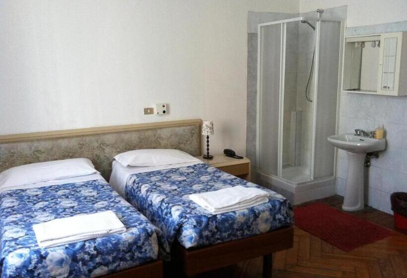 חדר סטנדרט חדר אמבטיה משותף, Gambara