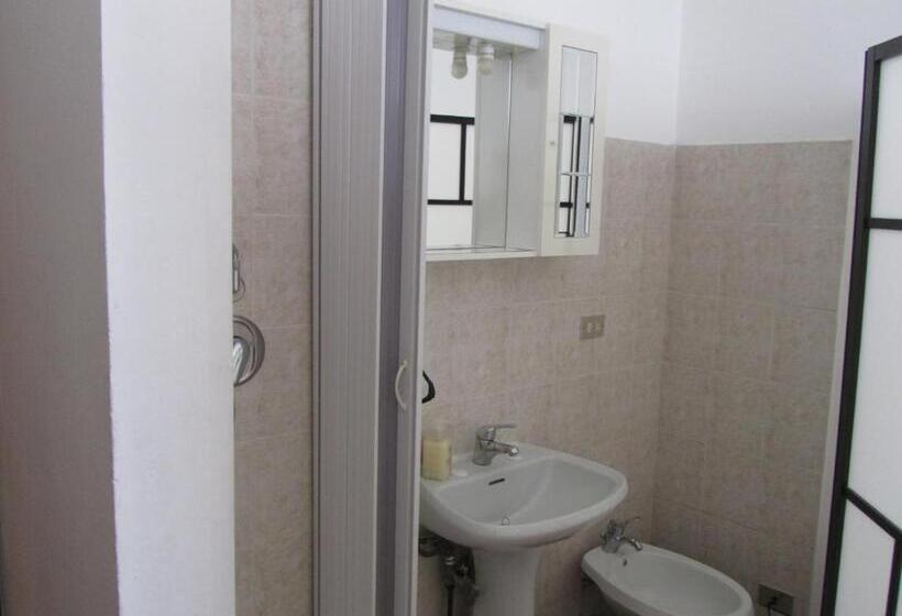 חדר סטנדרט חדר אמבטיה משותף, Gambara