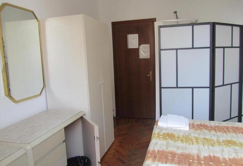 חדר סטנדרט חדר אמבטיה משותף, Gambara