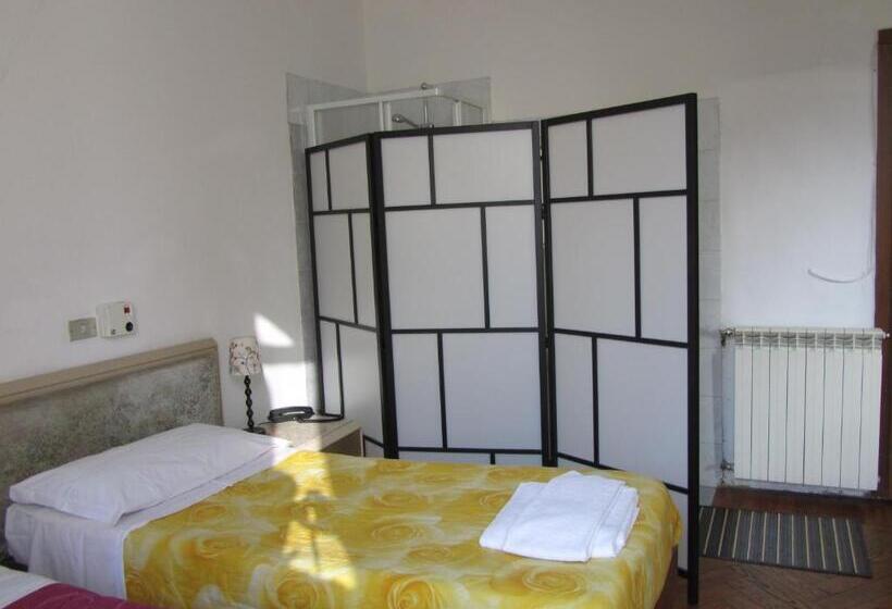 חדר סטנדרט לשלושה עם חדר אמבטיה משוף, Gambara