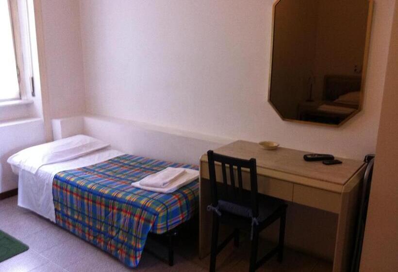 חדר סטנדרט לשלושה, Gambara