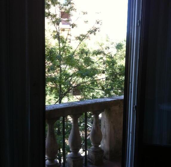 חדר מוזל מקלחת משותפת, Gambara