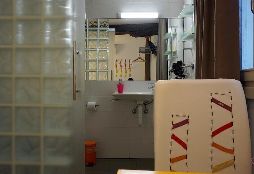 اتاق استاندارد, Pension Aliciazzz Bed And Breakfast Bilbao