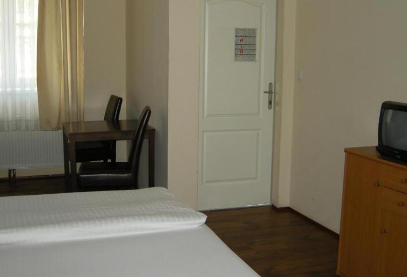 اتاق استاندارد سه نفره, Pension Schottentor