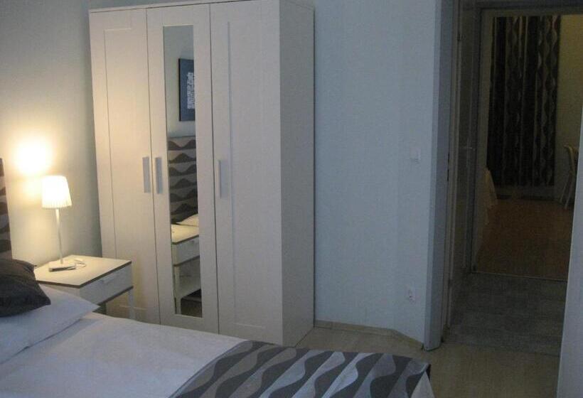 اتاق استاندارد چهار تخته, Pension Schottentor