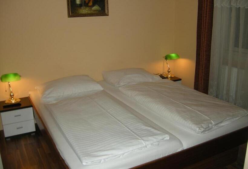 اتاق استاندارد چهار تخته, Pension Schottentor