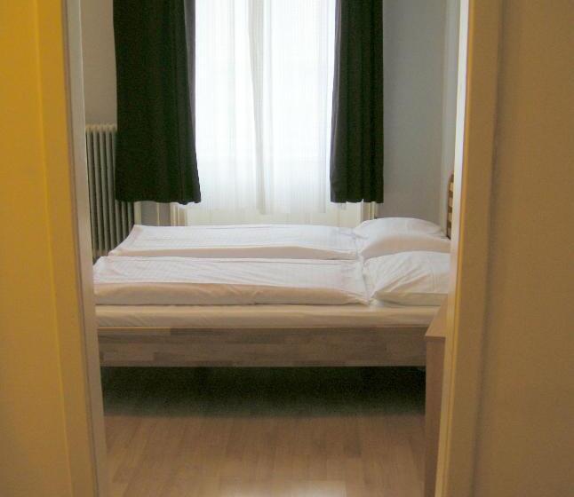 اتاق استاندارد چهار تخته, Pension Schottentor