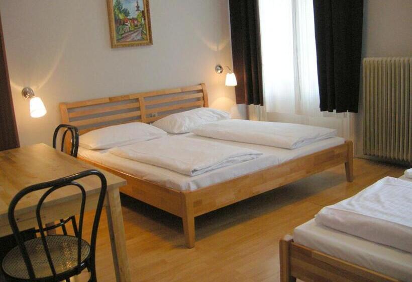 اتاق استاندارد چهار تخته, Pension Schottentor