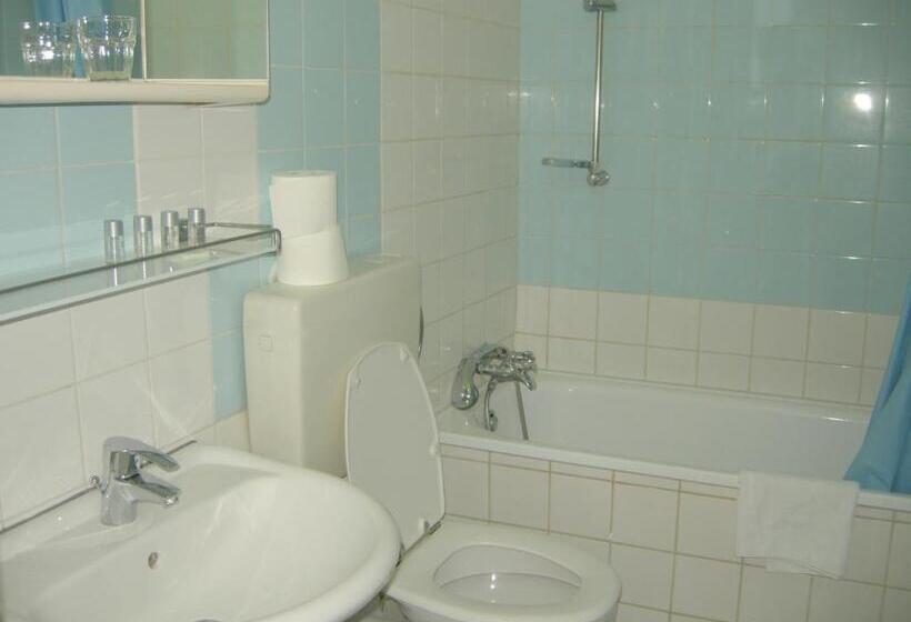 اتاق استاندارد چهار تخته, Pension Schottentor