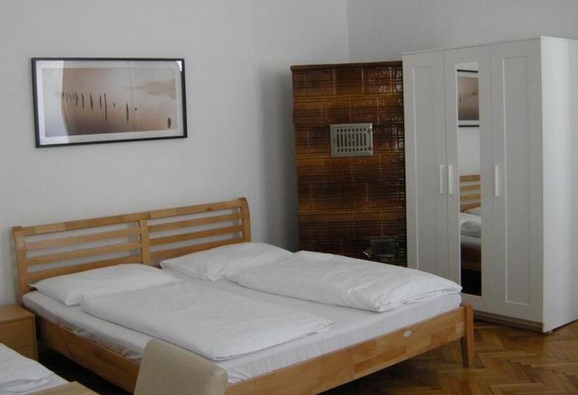 اتاق پنج‌تخته استاندارد, Pension Schottentor