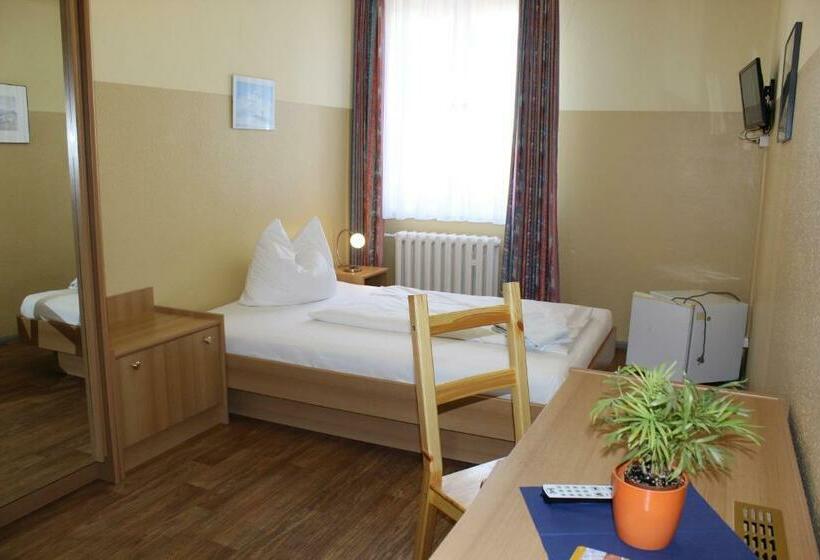 اتاق استاندارد یک تخته با سرویس بهداشتی مشترک, Pension Schwalbenweg