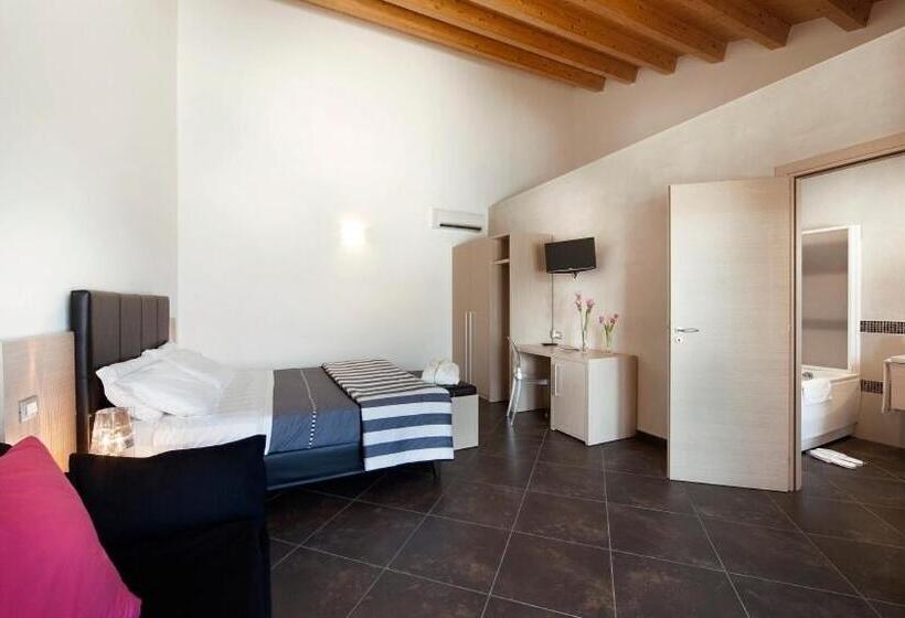 חדר סטנדרט, Casato Licitra