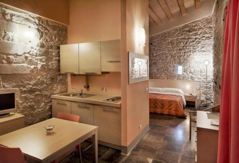 חדר סטנדרט, Casato Licitra