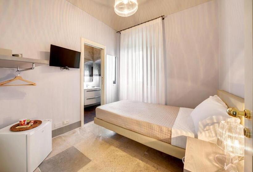 חדר דלוקס יחיד, Casato Licitra