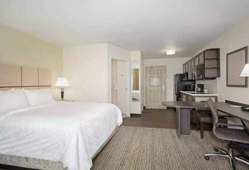 スタンダードスタジオ, Candlewood Suites Cheyenne, An Ihg
