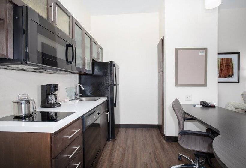 جناح, Candlewood Suites Cheyenne, An Ihg