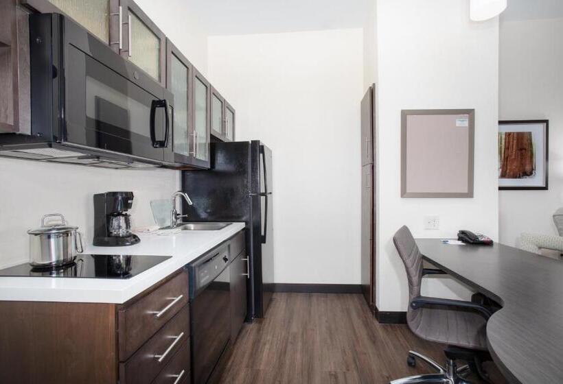 جناح, Candlewood Suites Cheyenne, An Ihg