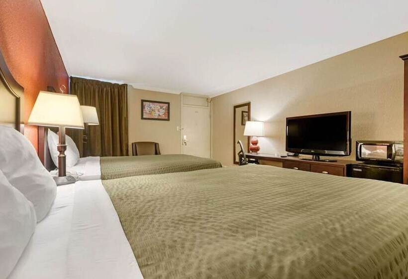 חדר סטנדרט שתי מיטות זוגיות, Days Inn By Wyndham Hinesville Near Fort Stewart, Newly Renovated, Free Hot Breakfast, Restaurant An