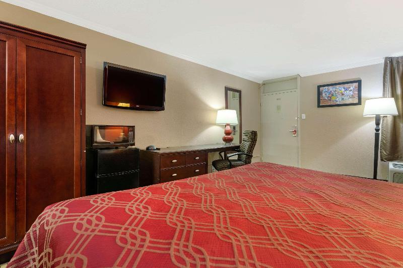 Стандартный Номер Кровать Кинг, Days Inn By Wyndham Hinesville Near Fort Stewart, Newly Renovated, Free Hot Breakfast, Restaurant An
