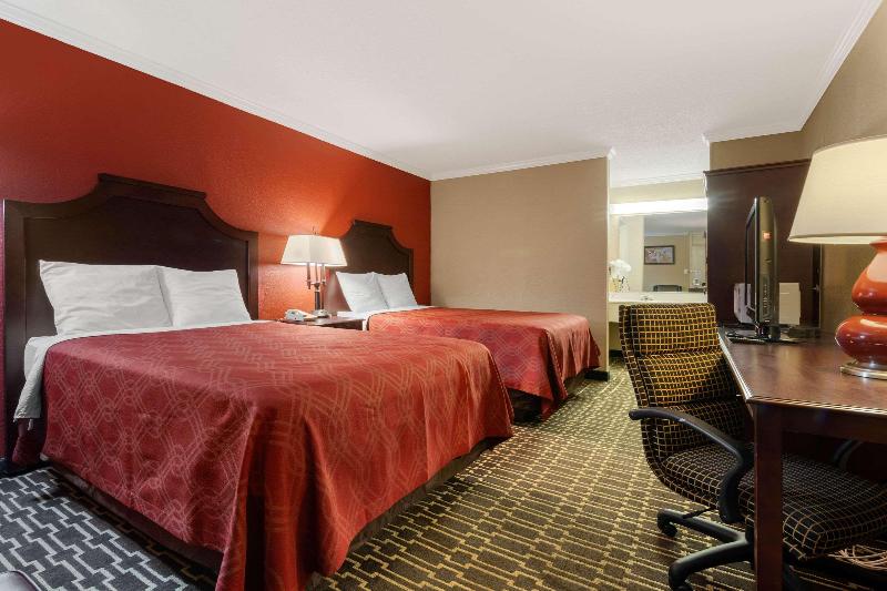 חדר סטנדרט, Days Inn By Wyndham Hinesville Near Fort Stewart, Newly Renovated, Free Hot Breakfast, Restaurant An