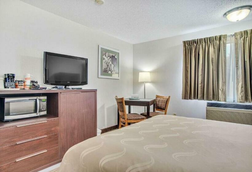 غرفة قياسية, Everspring Inn & Suites