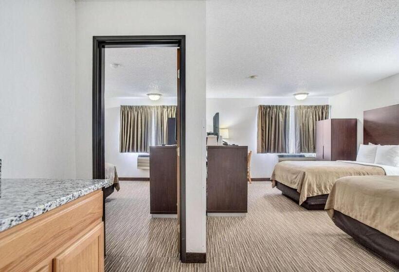Люкс, Everspring Inn & Suites