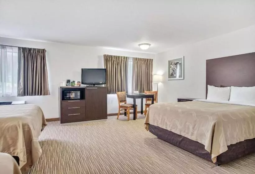 スイート, Everspring Inn & Suites