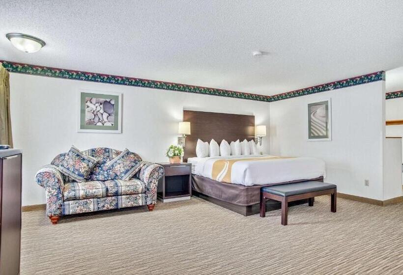 جناح مزود بجاكوزى, Everspring Inn & Suites