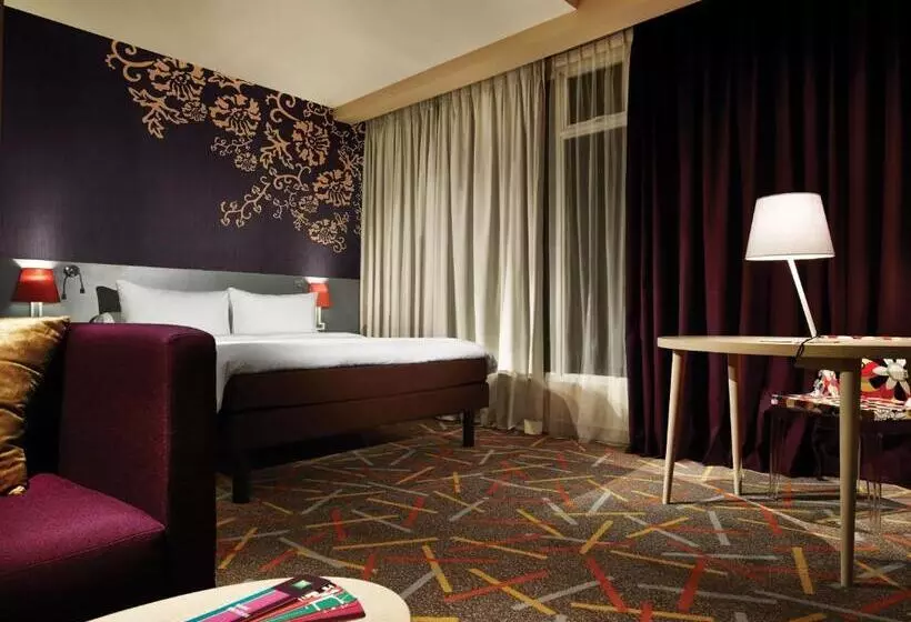 Deluxe Room King Size Bed, Ibis Styles Malang
