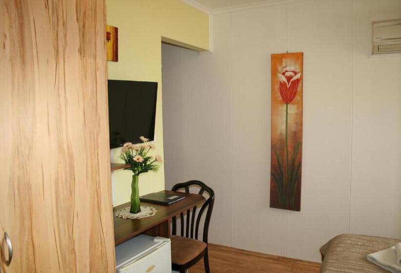 غرفة قياسية رباعية, Le Rose