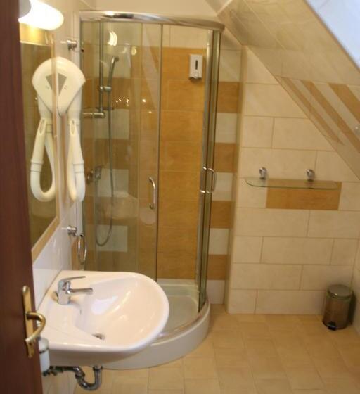 غرفة قياسية ثلاثية, Le Rose