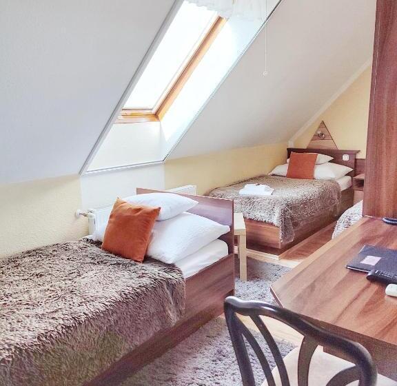 غرفة قياسية ثلاثية, Le Rose