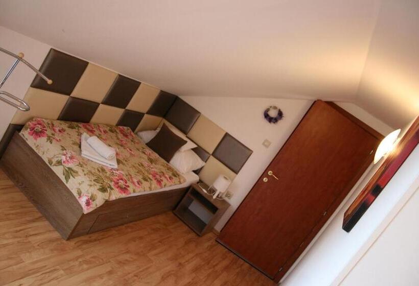 غرفة عائلية, Le Rose