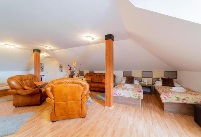 غرفة عائلية, Le Rose