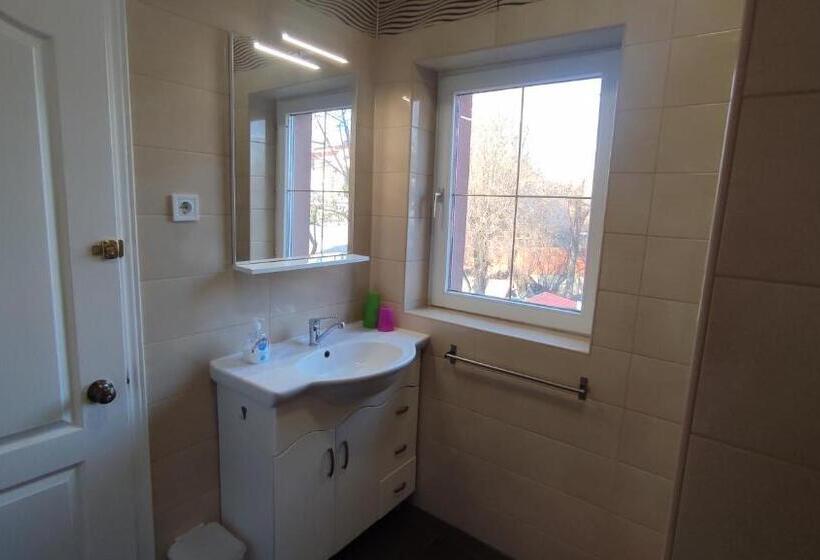 شقة 5 غرف نوم, Le Rose