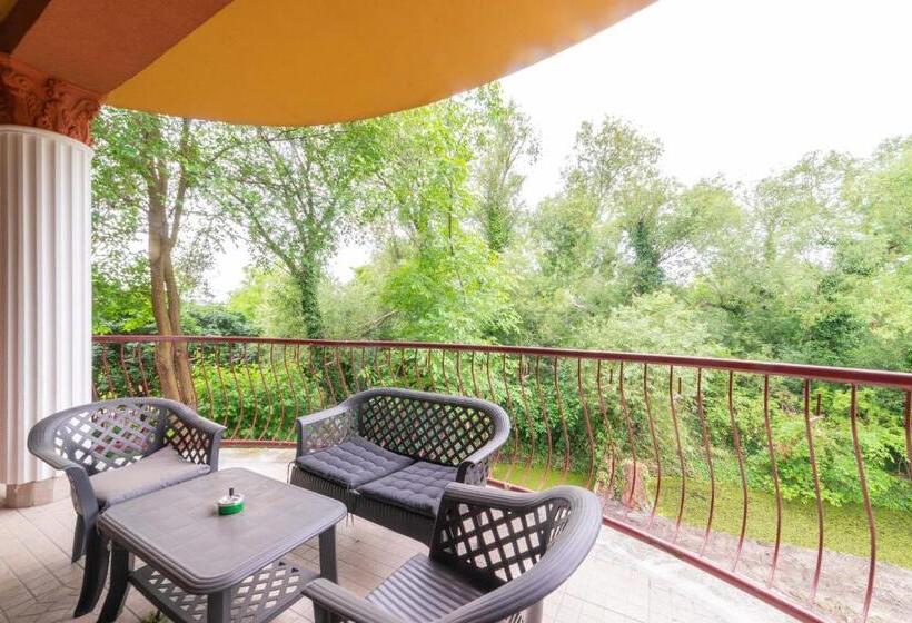 شقة 5 غرف نوم, Le Rose